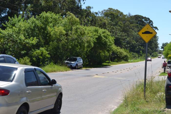 Quatro ondulações transversais cumprem o propósito de reduzir a velocidade