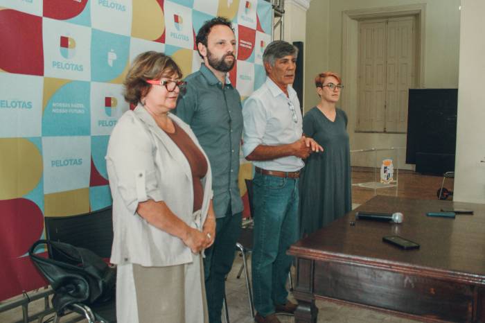 Marroni anuncia reajuste para o magistério