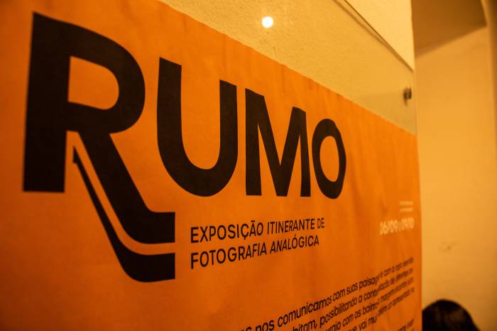 Exposição sediada na Secult retrata o cotidiano dos bairros da cidade. Para as pessoas com deficiência visual há a opção da audiodescrição