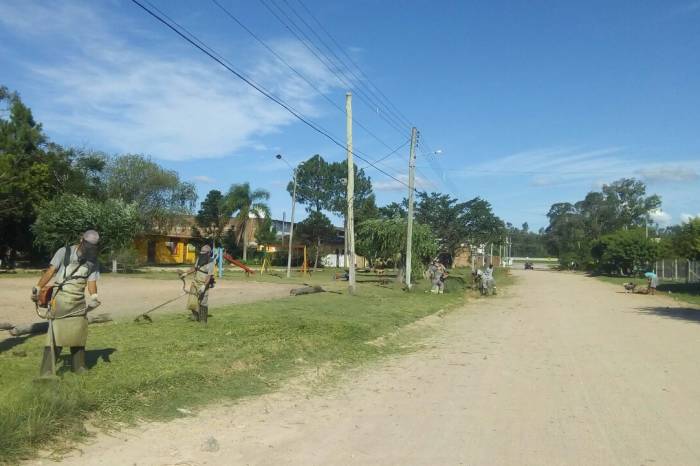 Ssui realiza limpeza urbana nas regiões do Centro e Porto, roçado na praia do Laranjal, e limpeza de valetas no bairro Areal