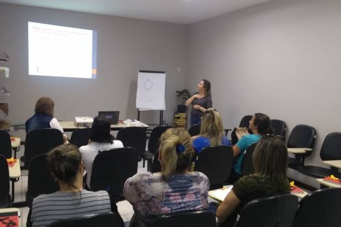 Programa do Pacto Pelotas pela Paz já alcançou centenas de famílias pelotenses, fortalecendo os vínculos afetivos e orientando sobre o desenvolvimento infantil