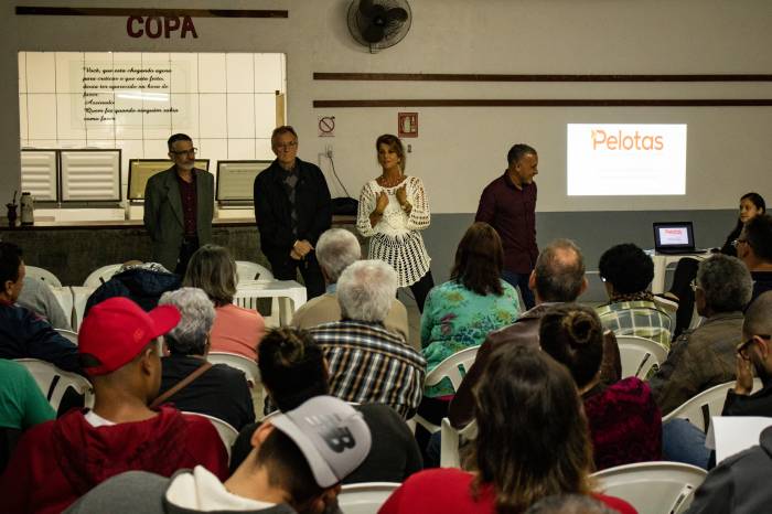 Famílias, que começaram a chegar ao local na década de 1960, já comemoram a regularização da área