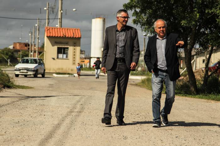 Rua Cidinei ALves Dias recebeu tratamento anti-pó