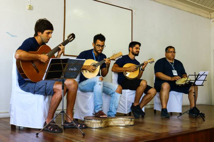 Extensa programação nos bairros, hospitais, igrejas e centros comunitários busca democratizar o acesso à música instrumental. Nesta quarta, foi a vez do Instituto São Benedito sediar a apresentação do grupo de choro