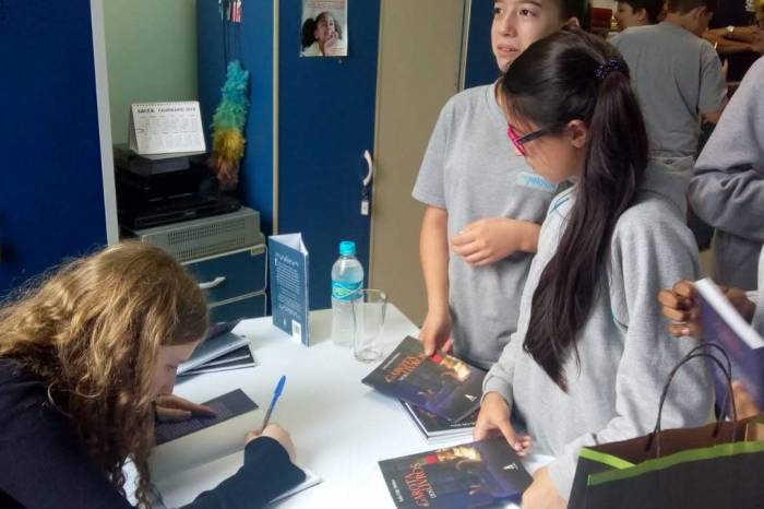 Estudantes ouviram as palestras dos autores Sofia Molter e Diogo Osório