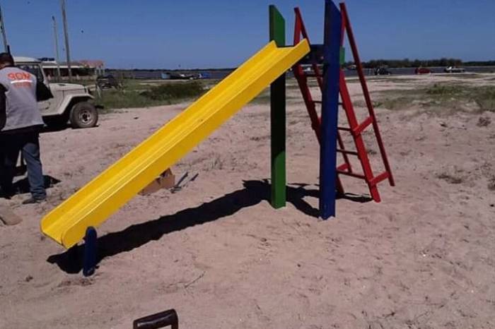 Secretaria de Serviços Urbanos e Infraestrutura instalou brinquedos e mobiliário nos novos espaços de lazer