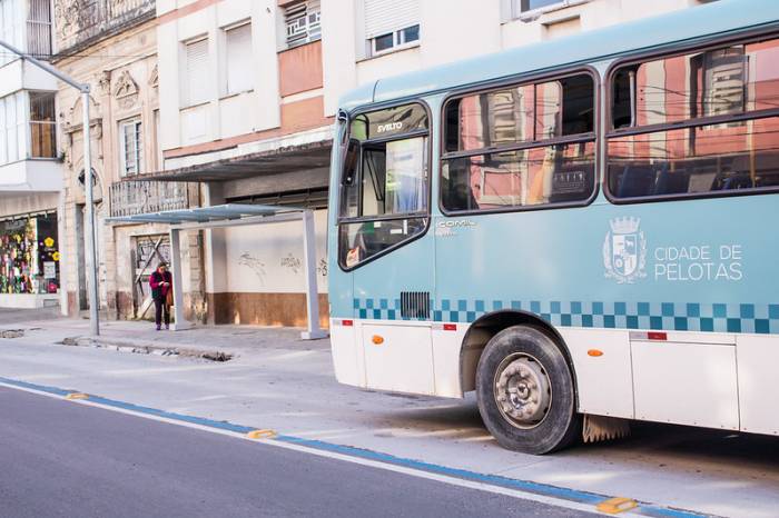 Secretaria de Transporte e Trânsito têm buscado alternativas para continuar o serviço durante a pandemia. Mesmo com baixa procura, ainda há profissionais que seguem trabalhando e dependem do transporte coletivo