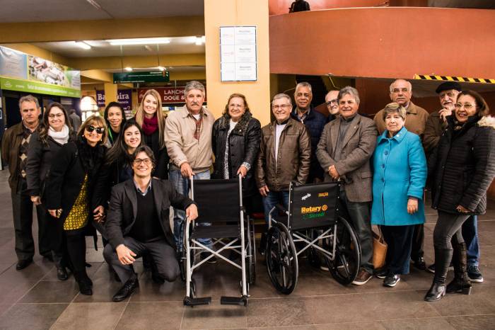 Equipamentos, que serão utilizados para dar mais conforto àquelas pessoas com problemas de mobilidade que chegam ao terminal, foram doados pelo Rotary Clube Oeste e Sicredi Zona Sul