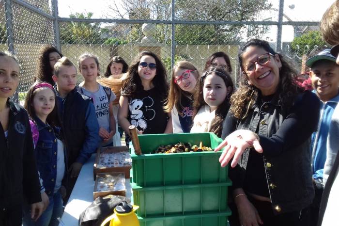 Turmas do 6º ao 9º ano participam de projeto na Praça Modelo