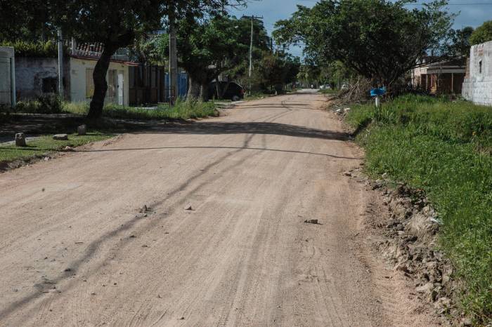 Vias receberam patrolamento e colocação de saibro
