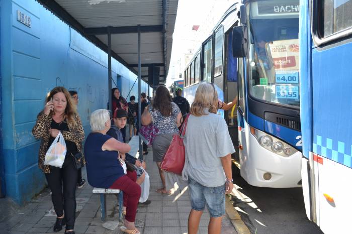 Cai número de deslocamentos de professores e de estudantes, em razão do início do período de férias escolares