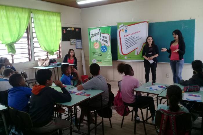 A ação abordou a importância da comunicação na resolução de conflitos dentro do ambiente escolar