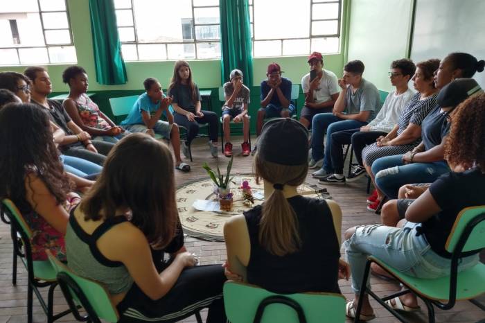 Escolas de ensino fundamental receberam a atividade que busca solucionar conflitos através do diálogo e sem o uso da violência