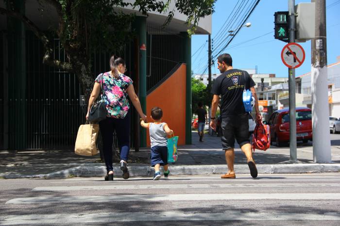 Agentes de Trânsito e Guarda Municipal atuaram em conjunto para garantir a segurança de pais e alunos