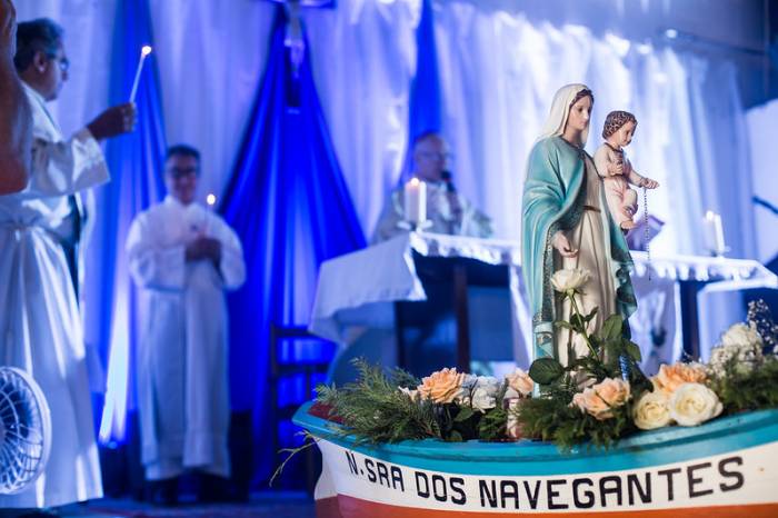 Celebração inclui missas, procissão luminosa e festa na Colônia de pescadores