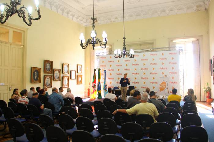 O programa, realizado mensalmente, tem o objetivo de aproximar a população ao gestor, para expor diretamente suas demandas.