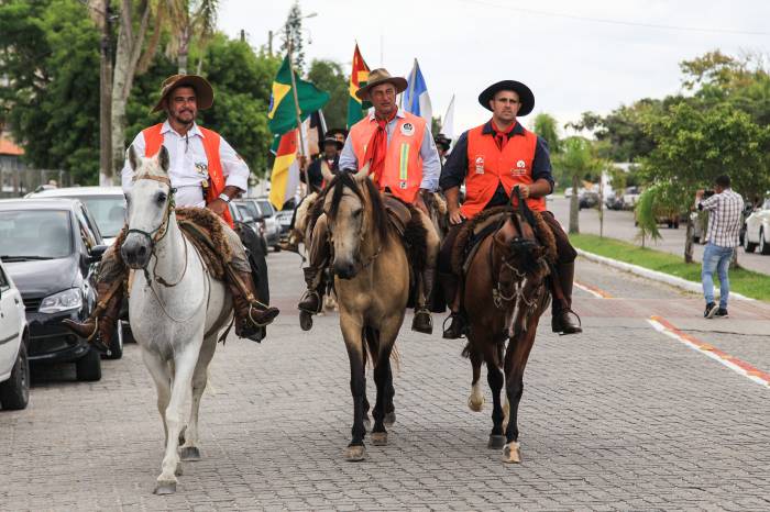 Cavaleiros da Costa Doce são esperados, a partir das 10h, na Praia do Laranjal