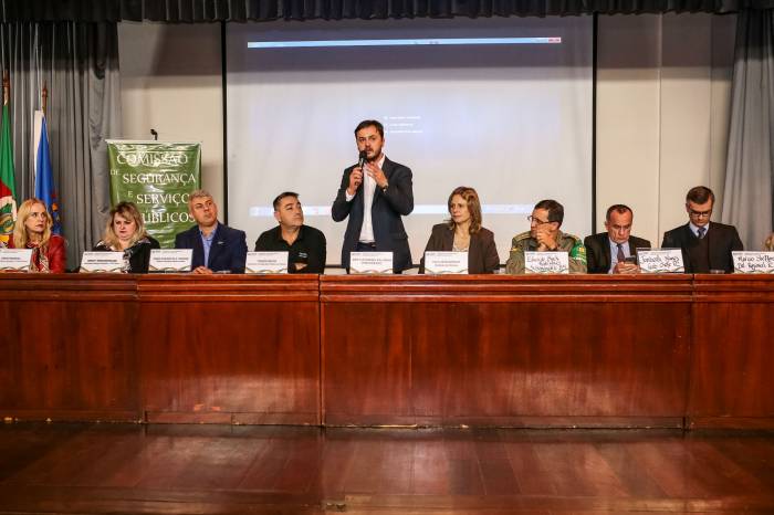 A prefeita Paula Mascarenhas participou da mesa de discussões e respondeu questionamentos do público