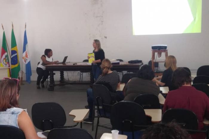 Encontro representa a penúltima etapa da capacitação para professores da área