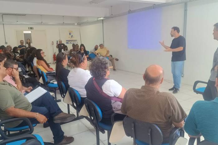Pelo menos 70 representantes de diversos setores e organizações participaram da reunião na Secretaria de Urbanismo (Seurb)