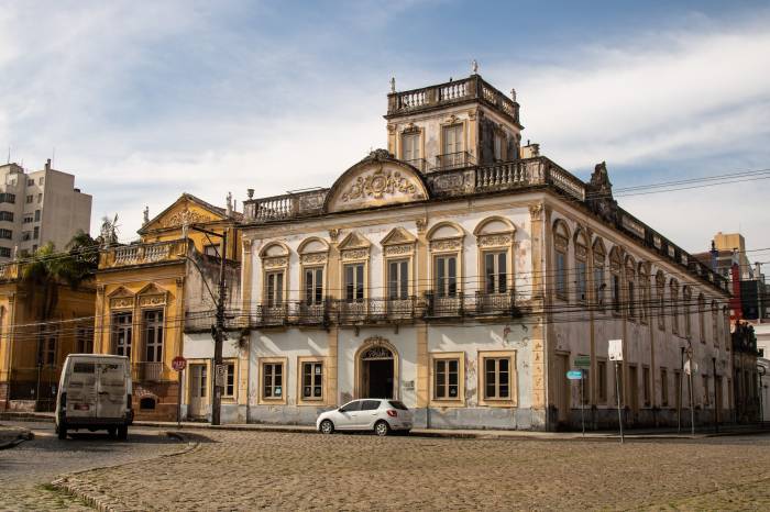 O atendimento pelo telefone ocorre em horário de expediente da Prefeitura, das 8h às 14h, pelo número 3040-0007