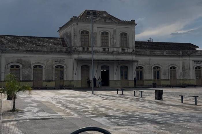 Três dias de cultura, tecnologia, arte e memória, destacando a história dos trabalhadores das ferrovias e a importância da arquitetura histórica da cidade