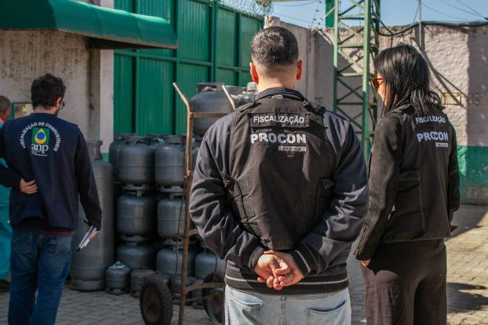 Procon e ANP encontram irregularidades em fiscalização