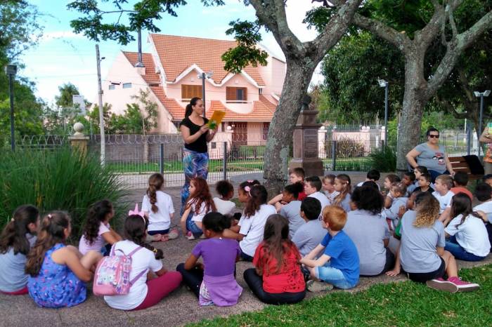 Educandários promoveram ‘Jardim Literário’ ao ar livre, nesta quarta-feira