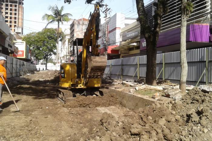 Esperas das redes elétrica, de água e de esgoto para ambulantes têm que ser concluídas antes da sub-base do piso