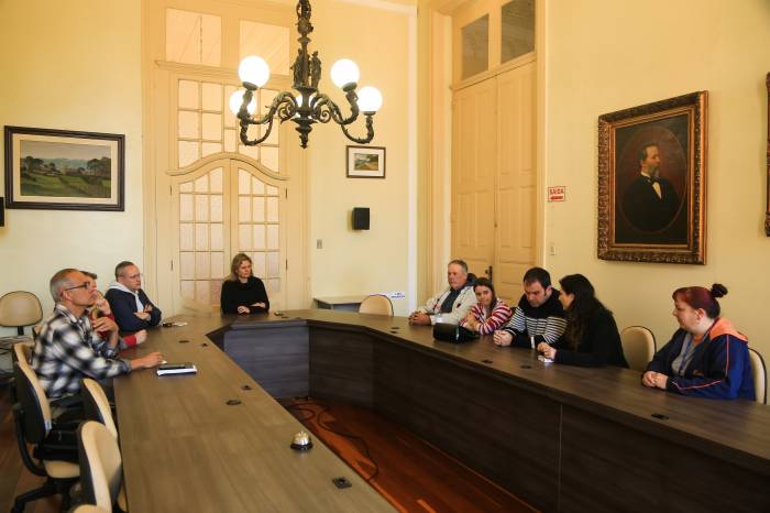 Grupo de protetores se reuniu com a prefeita e sugeriu alternativas para o protótipo que substituirá as carroças