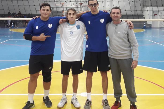 Três alunos do projeto se destacam no voleibol