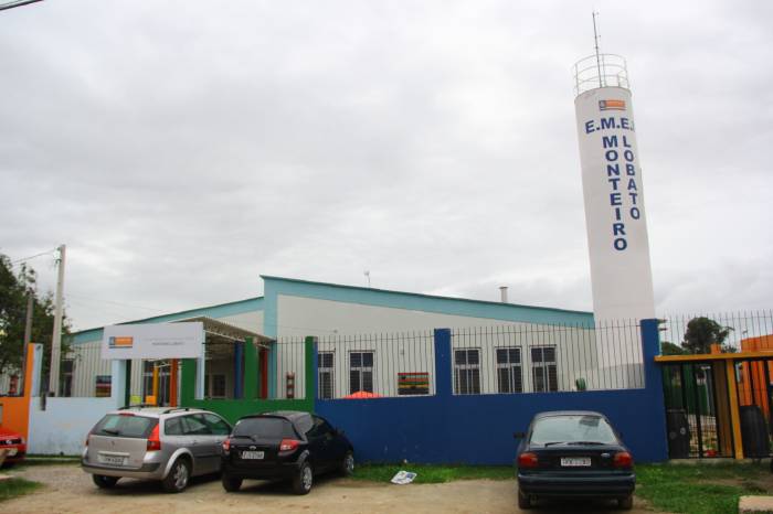 Quatro educandários e a Smed estarão abertas na segunda-feira