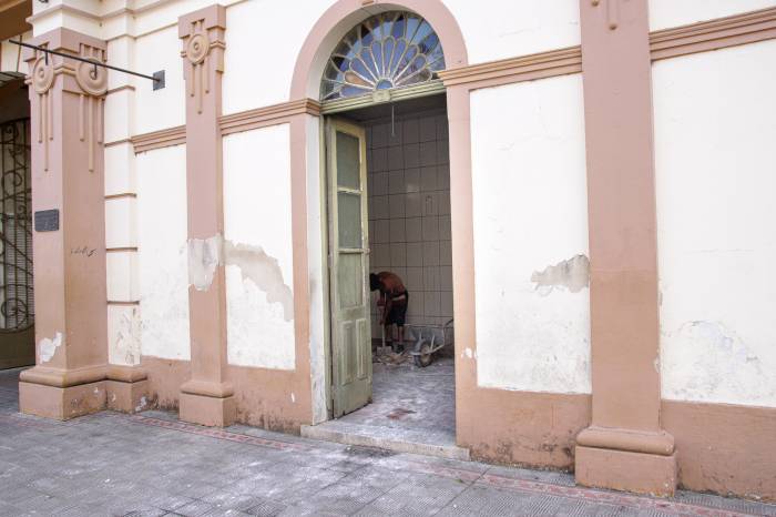 Prefeitura inicia reforma nos banheiros internos do Mercado Central