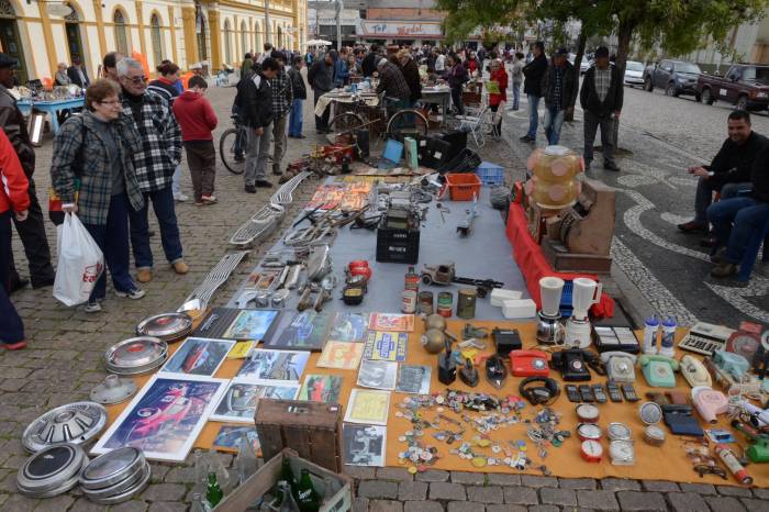 Expositores migram do Largo do Mercado para a praça já neste sábado (17)