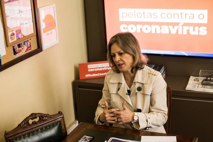 Paula tirou dúvidas sobre internações, protocolos de testagem, máscaras em ônibus e retorno das aulas