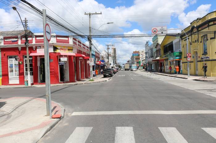 Sinalização e implantação de abrigos para usuários de transporte coletivo fecham o projeto