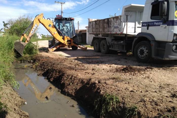 Mais de 280 toneladas de entulhos foram removidos até agora pela Ssui, em trabalho que já dura três semanas e é realizado todas as terças e quintas no local