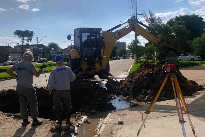 Equipe técnica da Seurb adequa projeto que garante cerca de 400 metros de tubulação nas ruas 26 e 33. Atualmente, via conta com valetas abertas nos dois lados