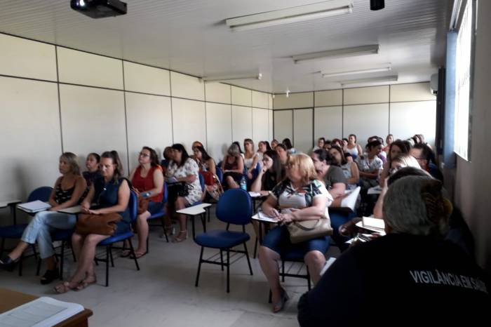 Profissionais da Enfermagem participam de reunião preparatória para o Dia “D”