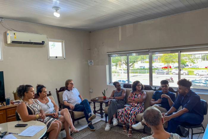 Autoridades planejam formalizar parceria entre ambas secretarias para ações de combate ao racismo focadas na Educação
