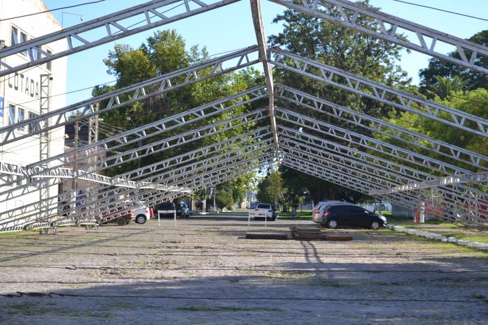 Em trechos da Conde de Porto Alegre e da Benjamin Constant, não haverá tráfego. Outras vias terão algumas quadras interrompidas próximo à Passarela do Samba