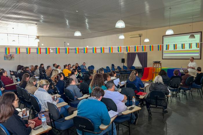 Atividade ocorreu em alusão ao Dia Internacional contra a LGBTfobia e deu orientações de termos e letramento aos trabalhadores e trabalhadoras da Secretaria
