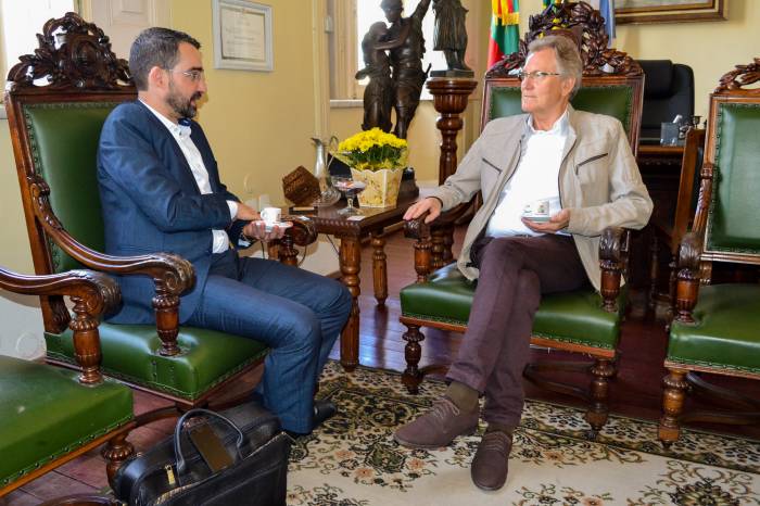 Barz e Vieira discutiram a manutenção da parceria estabelecida entre a Prefeitura e a instituição
