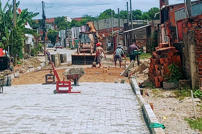 Equipe da Seurb esteve na Vila Farroupilha e nas avenidas Fernando Osório, Francisco Caruccio e República do Líbano para realizar vistorias e interagir com a comunidade