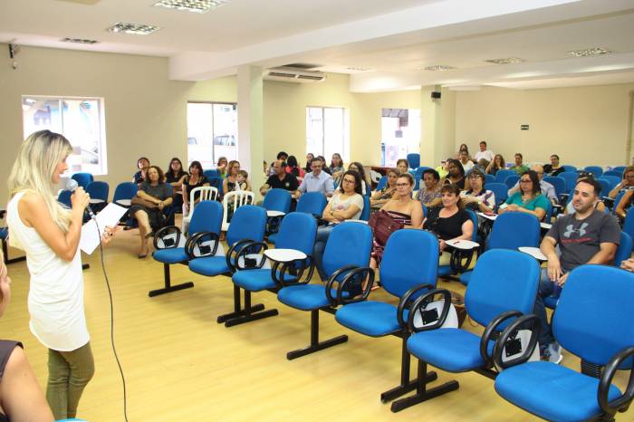 A atividade busca mostrar aos servidores o cenário de dificuldades na saúde e as medidas que tem sido tomadas pela SMS