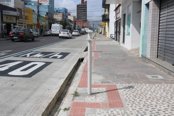 Pavimentação está pronta, sinalização viária em andamento e mobiliário urbano prestes a ser instalado