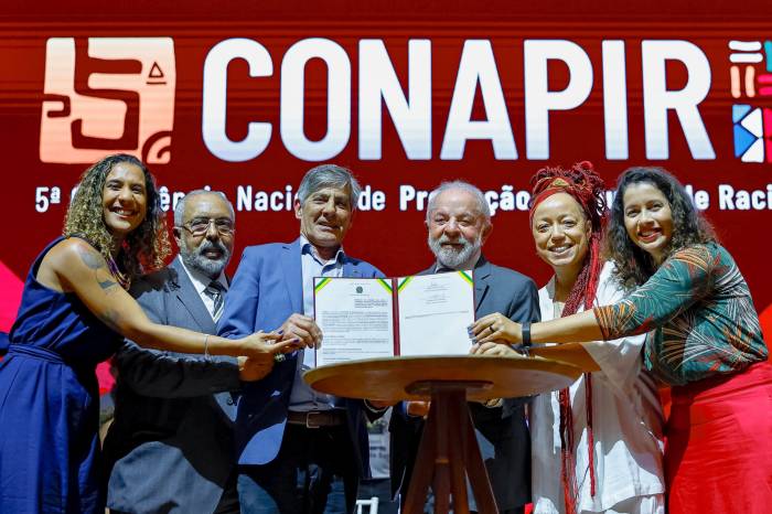 Pelotas assina termo de compromisso do Programa Mais Igualdade e da Casa da Igualdade Racial