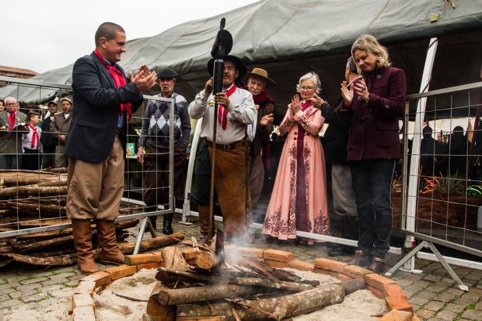 Abertura oficial dos festejos ocorreu no Largo Edmar Fetter neste sábado