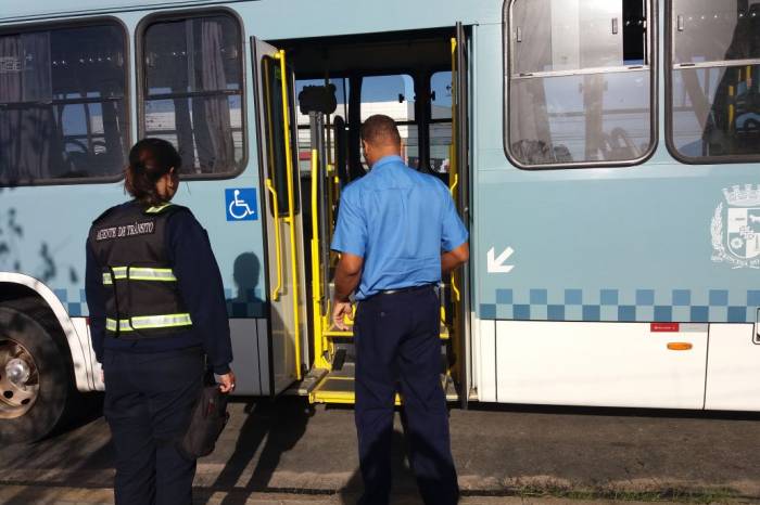 Limpeza dos veículos também passa por vistoria