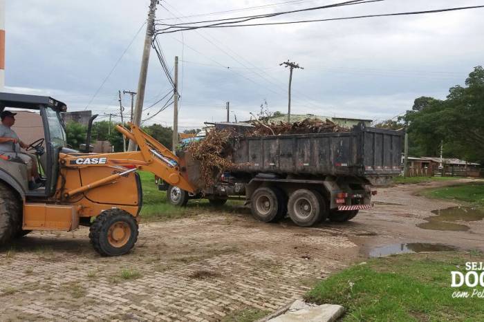 A retirada de lixões é realizada às quartas feiras em forma de mutirão